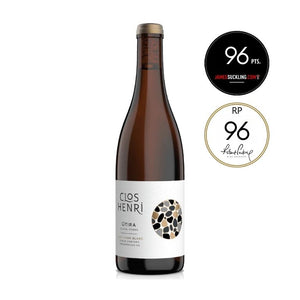 Wine bottle labeled 'Clos Henri' with ratings on a white background